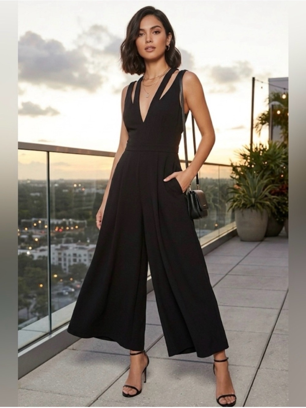 BCBGMaxAzria Black VNeck Wide Leg Jumpsuit Culotte Cropped Tailored Capris Sz XS - Picture 2 of 9